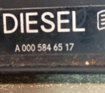 Лючок бензобака Mercedes W211 S211 E-class a0005846517