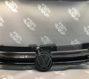 Решітка радіатора Skoda Octavia A5 2004-2013 1z0853668, 21481635