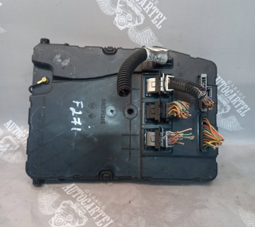 Блок запобіжників Renault Scenic II (2003-2009), 8200606831