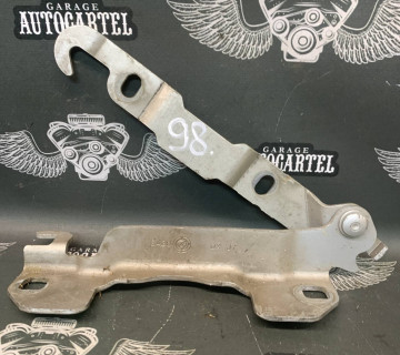 Петля капоту Alfa Romeo 159 2005—2011 2100000622368