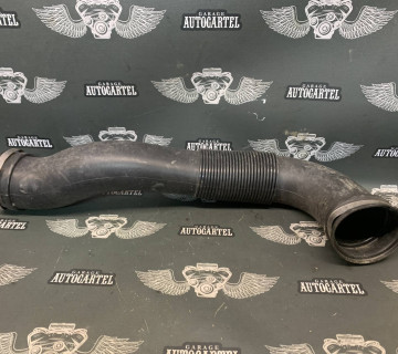 Повітряний патрубок Opel Astra H 1.7CDTI 55559548