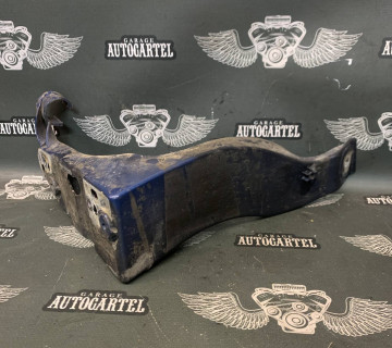 Кріплення кронштейн крила правий передній Audi A4 B6 8e0821138b