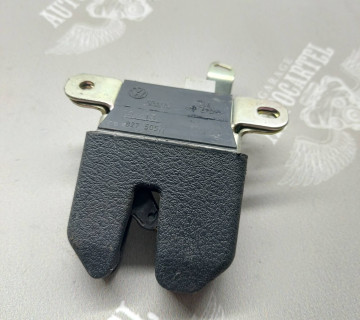 Замок кришки багажника Volkswagen Passat B5 седан 3B5827505M