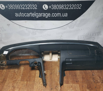 Панель Торпедо Mercedes W124