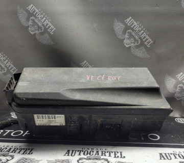 Блок запобіжників коробка Opel Vectra C 13144711 13198102