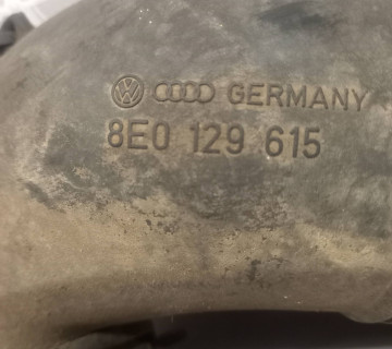 Патрубок повітряного фільтра Audi A4 B6 01-04 8e0129615