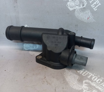 Фланец охолоджувальної рідини Volkswagen Caddy, Skoda Superb, Audi A3, Volkswagen Golf, Seat Altea, Toledo, Volkswagen Passat B6 03g121132b