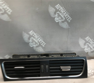 8t1820951b Решітка обудва центральна Audi a4 b8