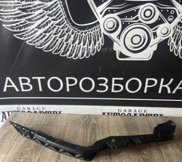 Кріплення бампера праве Skoda Octavia A5 2004-2013 1Z0807184B