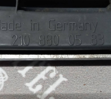 Решітка радіатора MERCEDES-BENZ E-CLASS W210 2108800583