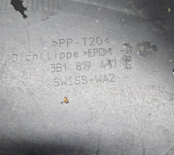 3b1819417c Декоративна накладка під лобове скло жабо Passat B5 Pluss (2000-2005)
