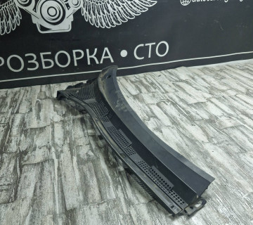 bp4k507r1rh Декоративна накладка під лобове скло жабо Mazda 3 3 2003-2009 (mazda)