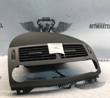 a2118302354 Дефлектор повітропроводу центр mercedes w211 02-09