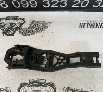 Кронштейн ручки дверей задньої правої Volkswagen Polo 4 skoda octavia Fabia 6q4839886a