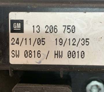 Блок запобіжників OPEL ASTRA H ZAFIRA B 13206750