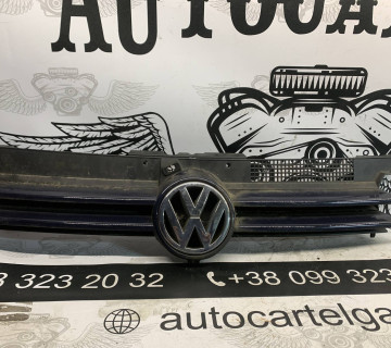Решітка радіатора Volkswagen Golf 4 1j0853651 21877117