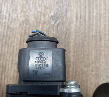 Датчик масової витрати повітря ДМРВ Audi A4 B5 Volkswagen Passat B5