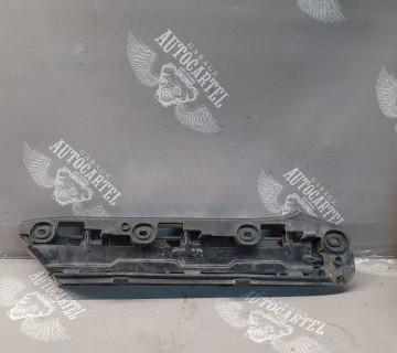 Кріплення переднього бампера лівий (напрямна) Volkswagen Caddy 2004 - 1T0807935, 1t0807049
