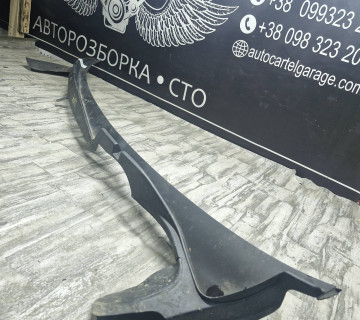 3d1819415c Декоративна накладкапід лобове скло жабо Volkswagen Phaeton