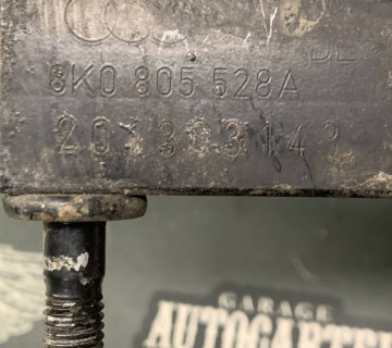 Кріплення телевізора нижнє праве Audi A4 B8 8k0805528a