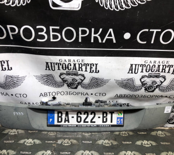 01001S09 НАКЛАДКА МОЛДИНГ ДВЕРИ БАГАЖНИКА ЗАД RENAULT SCENIC II