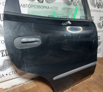 Двері задні праві Nissan Almera Tino 2005 D039