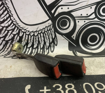 Замок ременя безпеки задній Volkswagen Passat B5 3b0857739a