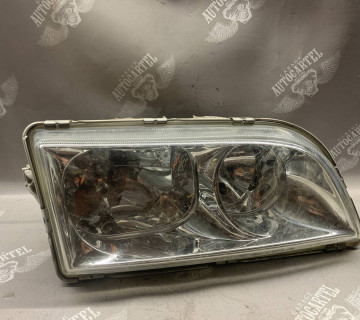 Фара передня права VOLVO V40 S40 30899683