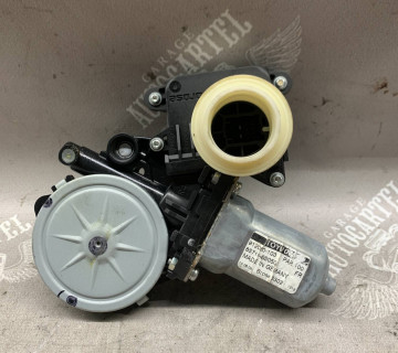 Моторчик склопідйомника передній правий Toyota Avensis 85710-05050c
