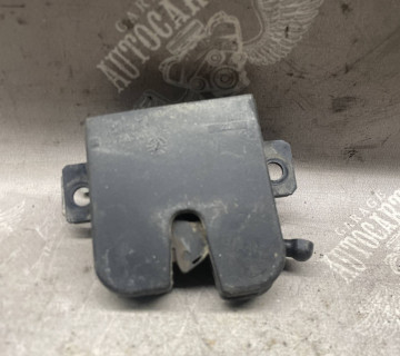 Замок дверей задньої лівої распашонки нижній VW CADDY 2k0827505e