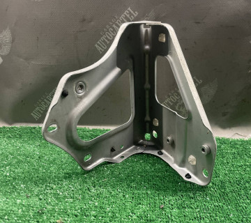 Кронштейн кріплення крила переднього правий Audi A6 C6 4f0821136a