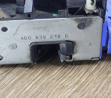 4d0839016d замок задній правий Audi a8d2