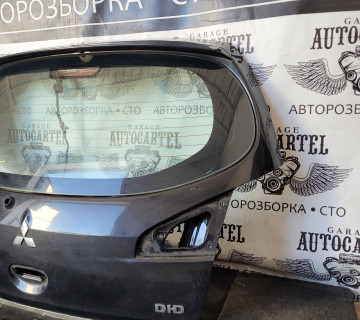 21369377 Кришка багажника mitsubishi colt хетч