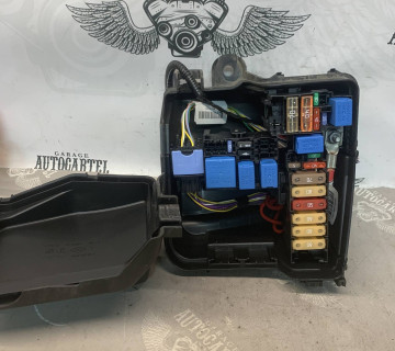 Блок запобіжників RENAULT CLIO 4 243826085r