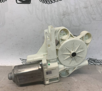 Моторчик склопідйомника передній правий Volvo v50 s40 fr0160042-0b