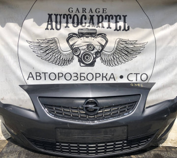 Бампер передній Opel Astra J 21110262