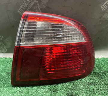 Ліхтар задній правий Seat Toledo 2 кришка 1m5945096b