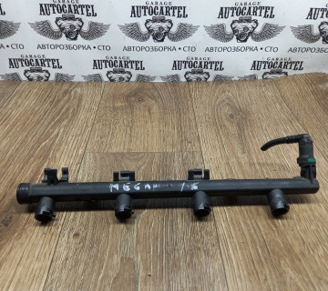 Паливна рейка Renault Megane 1.6 16V (II) 2003-2009 8200135504