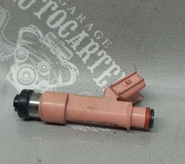 Форсунка паливна Toyota Yaris XP150 1.5 л 2325021091