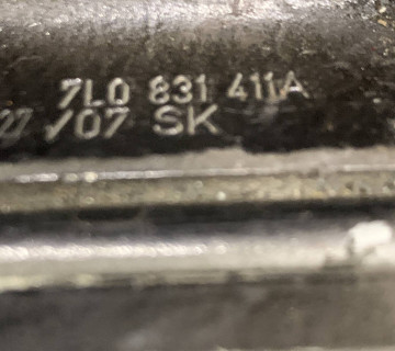 Петля двери передней левой Touareg (2003-2006) дорестайл, 7L0831411A