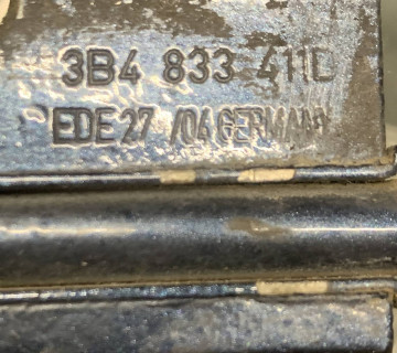 3b4833411d Петля дверей задньої лівої нижньої Volkswagen Passat B5 1996-2005