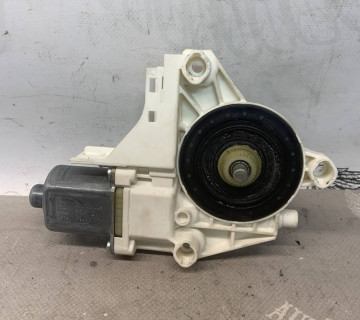 Моторчик склопідйомника передній правий VW Golf 5 1k5837402am