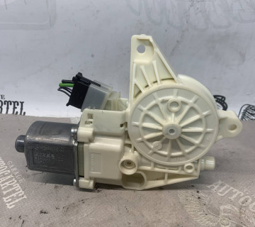 Моторчик склопідйомника передніх лівих дверей Mercedes A-Class W176 a2469065100