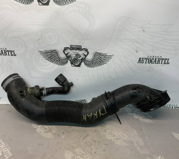 Патрубок впускного колектора VW Jetta VI Touran 2.0 8V 1td129684