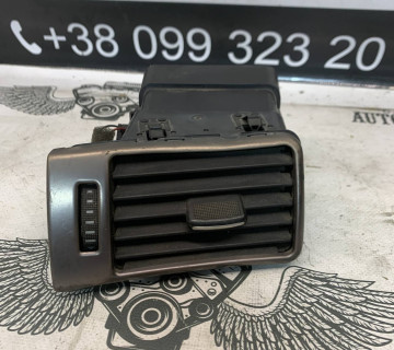 Дефлектор повітряний салон лівий Audi A6 C5 4b1820901