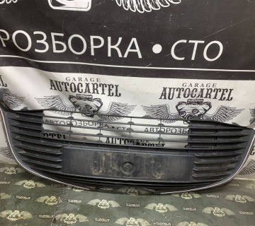 Решітка радіатора Toyota Yaris 3 рест 53102-0d040