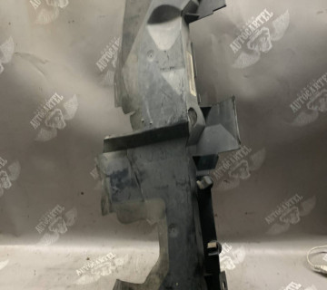 Дефлектор радіатора (повітропровід) AUDI Q7 4l0121283a