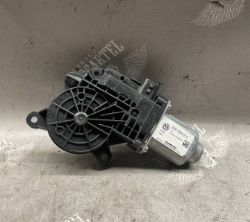 Моторчик склопідіймача задній правий Toyota Corolla Verso 2004-2009 6r0959812