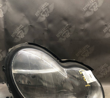 Фара передня права MERCEDES-BENZ C-CLASS W203 A2038200261 21109843