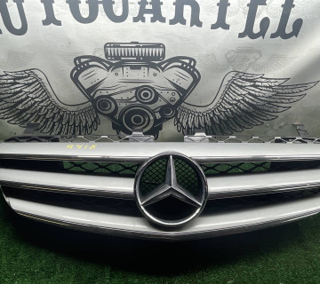 Решітка радіатора Mercedes W251 R-class a2518880223